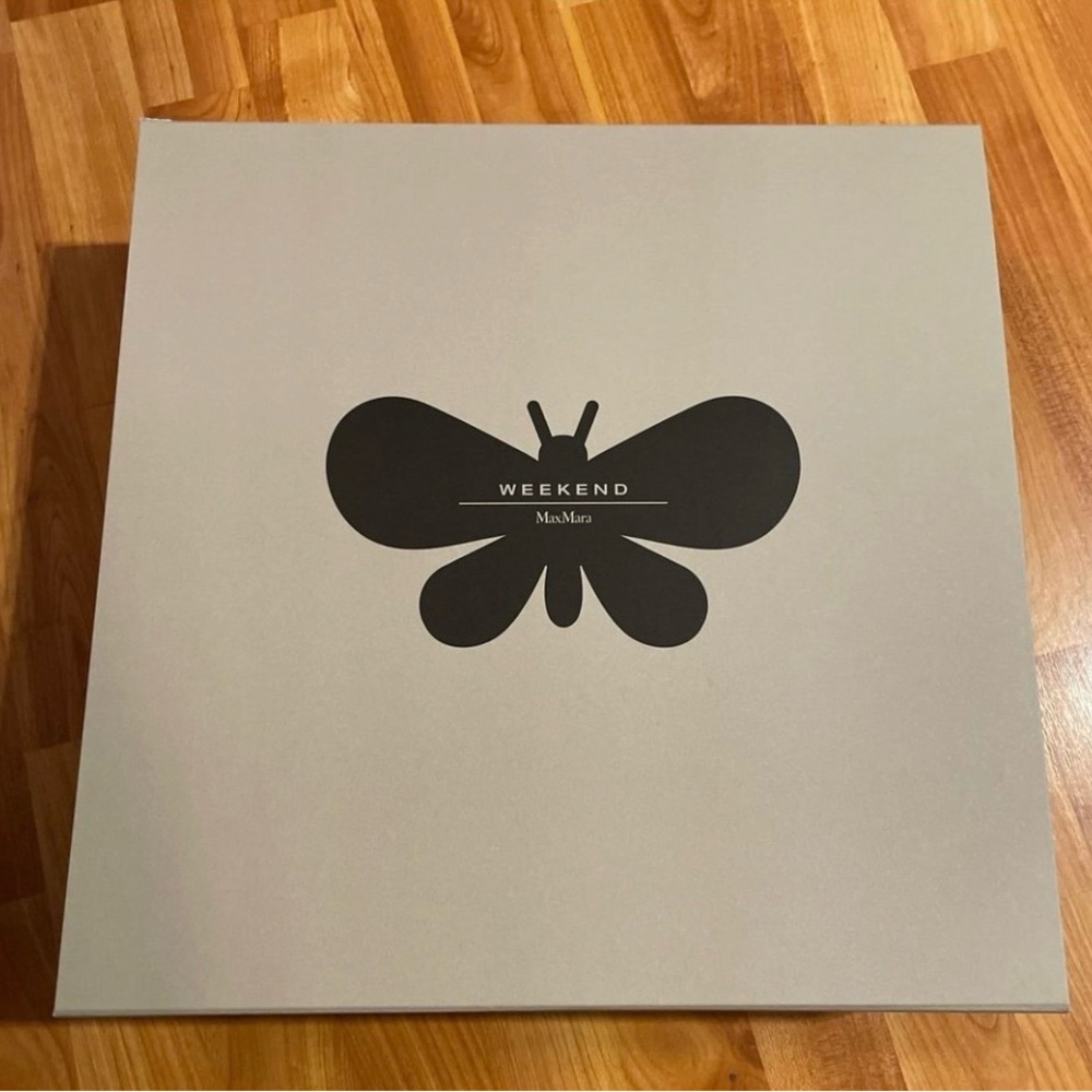Weekend Max Mara
empty box